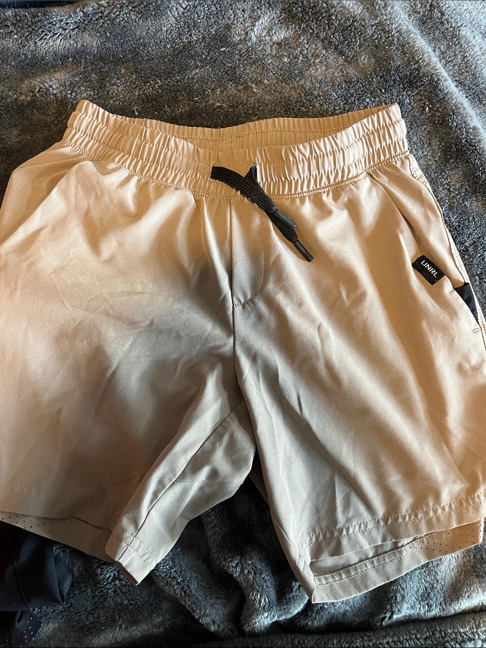 Kids Beige Elastic-Waist Shorts by LNRL
